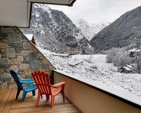 New 3 beds, terrace, superb views, pool & sauna